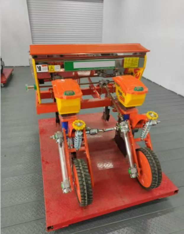 Penanam jagung yang dipasang di traktor